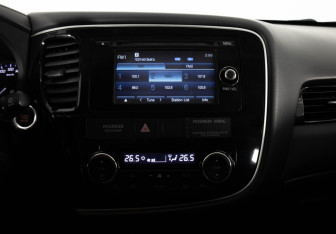 Подержанный автомобиль Mitsubishi Outlander 2016 года (13 фото)