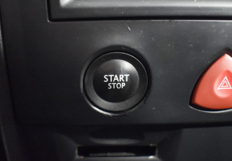 Подержанный автомобиль Renault Megane Sedan 2006 года (17 фото)