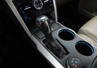 Подержанный автомобиль Ford Explorer 2014 года (15 фото)