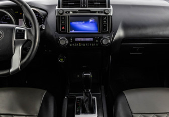 Подержанный автомобиль Toyota Land Cruiser Prado 2013 года (13 фото)