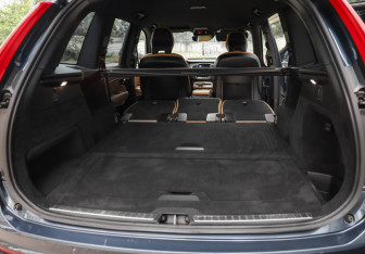 Подержанный автомобиль Volvo XC90 2019 года (36 фото)