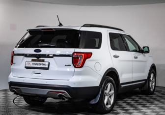 Подержанный автомобиль Ford Explorer 2017 года (5 фото)