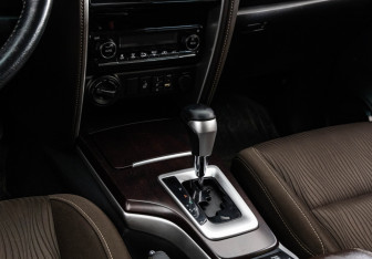 Подержанный автомобиль Toyota Fortuner 2018 года (14 фото)