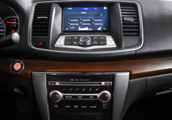 Подержанный автомобиль Nissan Teana 2011 года (15 фото)