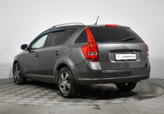 Подержанный автомобиль Kia Ceed Wagon 2010 года (7 фото)