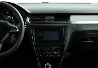 Подержанный автомобиль Skoda Rapid Liftback 2014 года (14 фото)