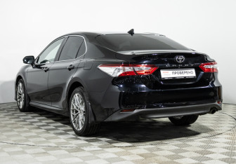 Подержанный автомобиль Toyota Camry Sedan 2021 года (7 фото)