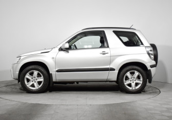 Подержанный автомобиль Suzuki Grand Vitara 2008 года (8 фото)