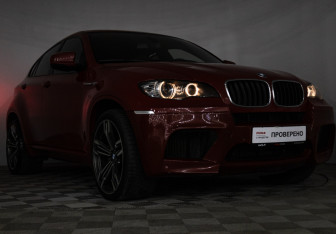 Подержанный автомобиль BMW X6 M 2011 года (21 фото)