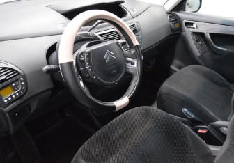 Подержанный автомобиль Citroen C4 Picasso 2009 года (10 фото)
