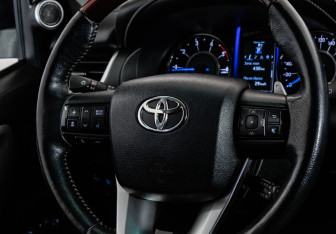 Подержанный автомобиль Toyota Fortuner 2018 года (12 фото)