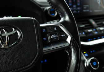 Подержанный автомобиль Toyota Land Cruiser Suv 2021 года (24 фото)