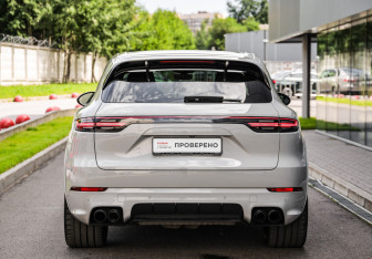 Подержанный автомобиль Porsche Cayenne 2020 года (7 фото)