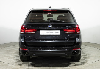 Подержанный автомобиль BMW X5 2015 года (6 фото)