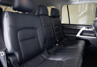 Подержанный автомобиль Toyota Land Cruiser Suv 2016 года (12 фото)