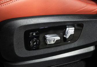 Подержанный автомобиль BMW X5 M 2024 года (27 фото)