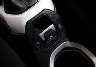 Подержанный автомобиль Jeep Renegade 2017 года (18 фото)