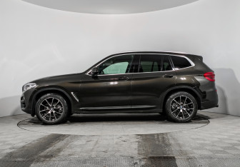 Подержанный автомобиль BMW X3 2018 года (8 фото)