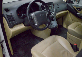 Подержанный автомобиль Hyundai H-1 2018 года (8 фото)