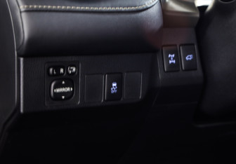 Подержанный автомобиль Toyota RAV4 2015 года (19 фото)