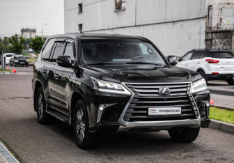 Подержанный автомобиль Lexus LX 2019 года (5 фото)