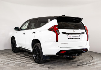 Подержанный автомобиль Mitsubishi Montero Sport 2022 года (8 фото)