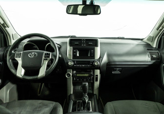 Подержанный автомобиль Toyota Land Cruiser Prado 2011 года (13 фото)