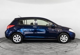 Подержанный автомобиль Nissan Tiida Hatchback 2008 года (4 фото)
