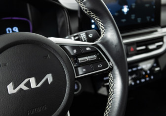 Подержанный автомобиль Kia K3 Sedan 2023 года (19 фото)