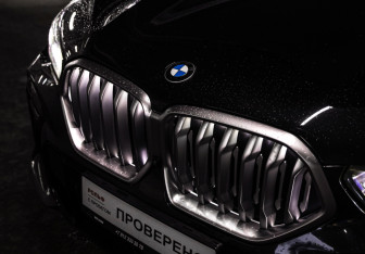 Подержанный автомобиль BMW X6 2021 года (10 фото)