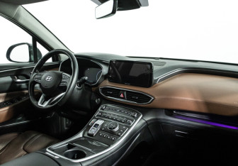 Подержанный автомобиль Hyundai Santa Fe 2021 года (9 фото)