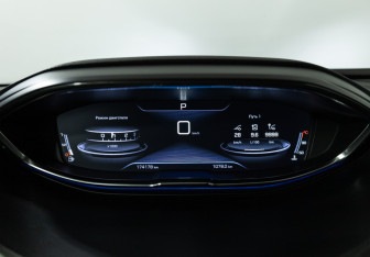 Подержанный автомобиль Peugeot 3008 2018 года (12 фото)