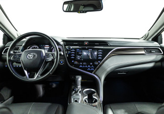 Подержанный автомобиль Toyota Camry Sedan 2018 года (16 фото)