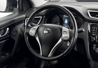 Подержанный автомобиль Nissan Qashqai 2017 года (16 фото)