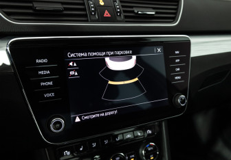 Подержанный автомобиль Skoda Superb Liftback 2020 года (18 фото)