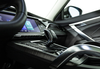 Подержанный автомобиль Geely Atlas Pro 2023 года (17 фото)