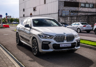 Подержанный автомобиль BMW X6 2020 года (6 фото)