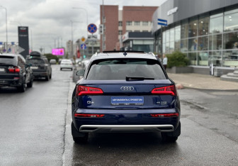 Подержанный автомобиль Audi Q5 2019 года (8 фото)
