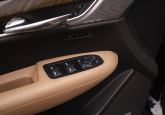 Подержанный автомобиль Cadillac XT6 2021 года (13 фото)