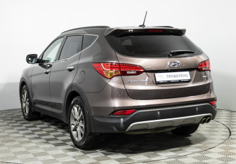 Подержанный автомобиль Hyundai Santa Fe 2014 года (7 фото)