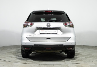 Подержанный автомобиль Nissan X-Trail 2017 года (6 фото)