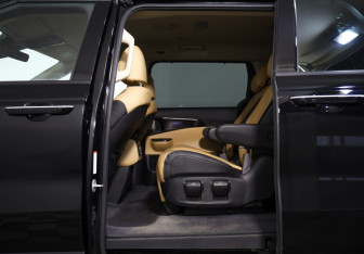 Подержанный автомобиль Kia Carnival 2021 года (37 фото)