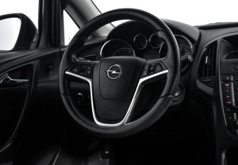 Подержанный автомобиль Opel Astra Hatchback 2012 года (16 фото)
