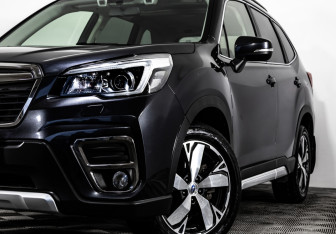 Подержанный автомобиль Subaru Forester Suv 2018 года (2 фото)