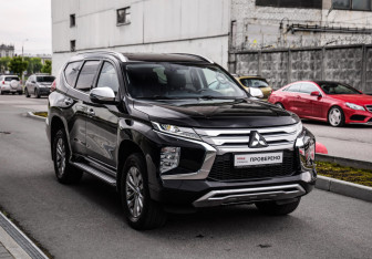 Подержанный автомобиль Mitsubishi Pajero Sport 2021 года (5 фото)