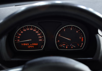 Подержанный автомобиль BMW X3 2010 года (11 фото)