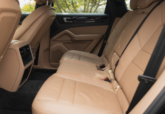 Подержанный автомобиль Porsche Cayenne 2018 года (17 фото)