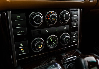 Подержанный автомобиль Land Rover Range Rover 2010 года (18 фото)