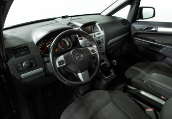 Подержанный автомобиль Opel Zafira Compactvan 2013 года (11 фото)