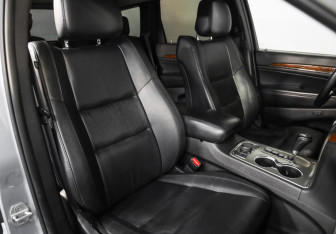 Подержанный автомобиль Jeep Grand Cherokee 2012 года (23 фото)